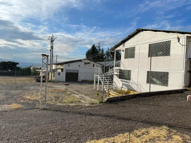 Mv - en Renta o Venta Terreno con Galpones, 5126 m² y 1366,94 m² de Construccion, Puembo — imagen 2