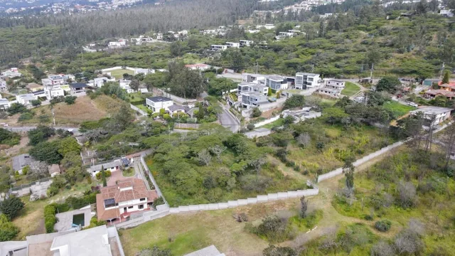 Nayón - Hermoso Terreno Esquinero de 2.533.91 m² — imagen 4