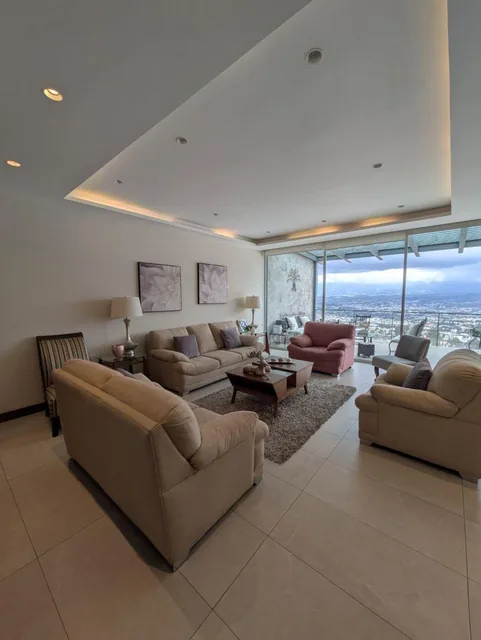 Hermoso Departamento de Venta en San Juan de Cumbaya — imagen 5