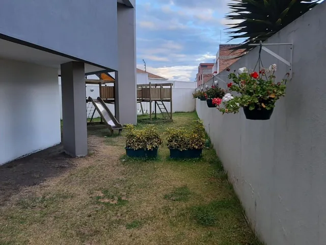 Re/max Futuro Vende Moderno Departamento de 100 m² Sector de Monteserrin — imagen 3