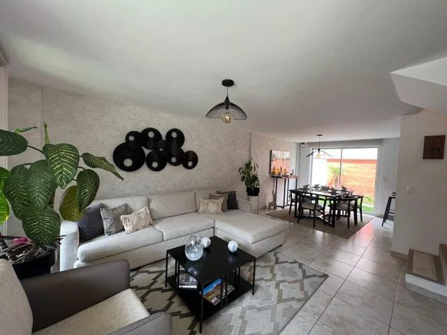 Mv - Sector de Pomasqui, en Venta Casa de 3d, 3 Pisos, 120 m² con Terraza y Patio — imagen 4