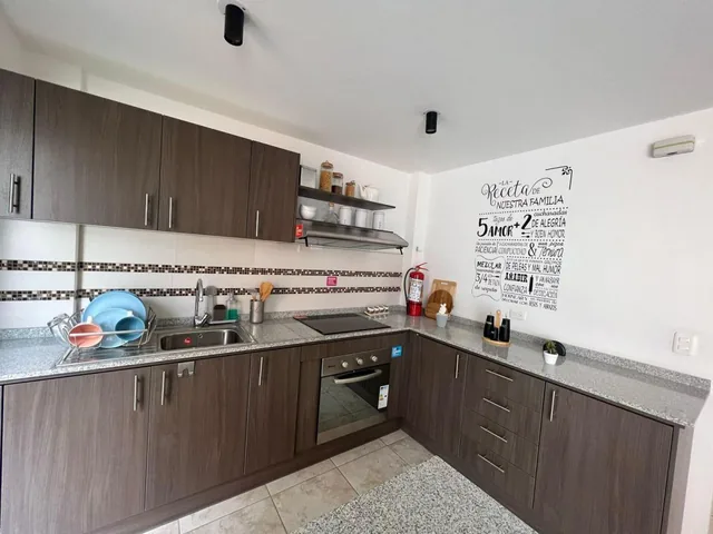 Mv - Sector de Pomasqui, en Venta Casa de 3d, 3 Pisos, 120 m² con Terraza y Patio — imagen 2