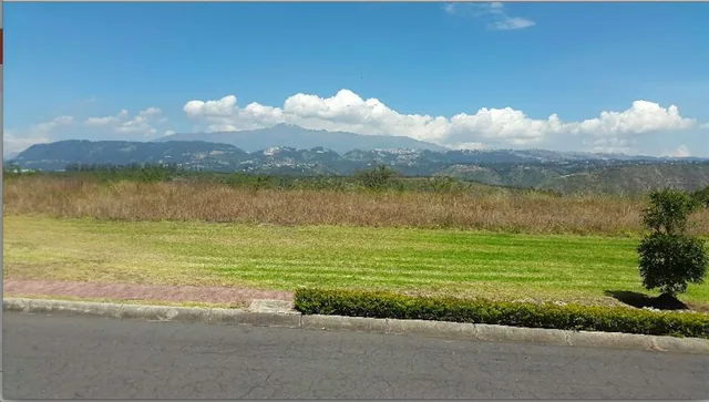 Puembo Terreno de Venta en Urb. Arrayanes. Vista Espectacular — imagen 4