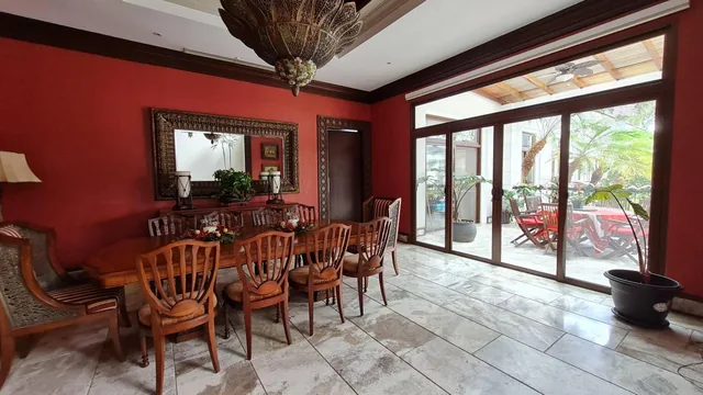 Casa en Venta Amplia, 3 Dorm. Cine, Piscina y Villa Independiente - Urb. El Cortijo, Samborondón, Guayas — imagen 4