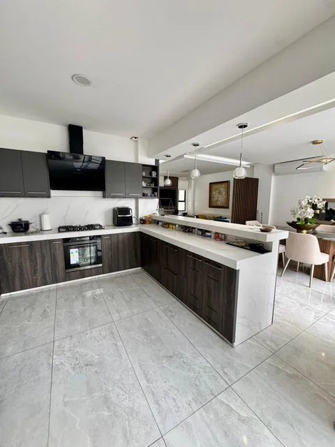 Vendo Moderna, Casa de Diseño en Punta Esmeraldas, 3 Dorm., Piscina, Terraza, Cocina Americana, Guayas — imagen 4