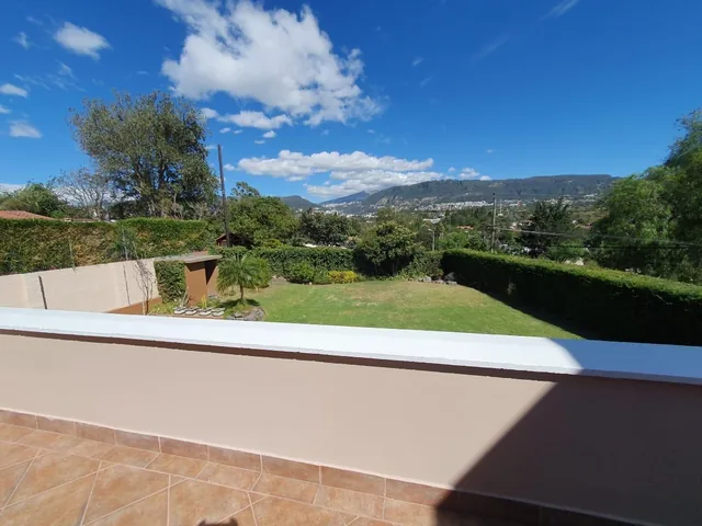 Vendo Fabulosa Casa en Cumbaya con Piscina en Urbanización - Precio de Oportunidad — imagen 5