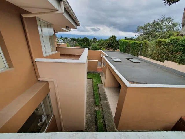 Vendo Fabulosa Casa en Cumbaya con Piscina en Urbanización - Precio de Oportunidad — imagen 2