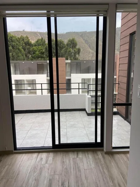 En Venta Casa Nueva 3 Habitaciones en Conjunto Privado con Piscina en Pomasqui — imagen 4