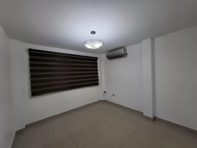 Venta de Casa en Urbanización Castilla Samborondon/aurora, Guayas — imagen 2
