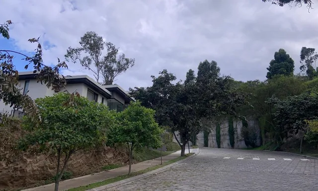Venta de Terrenos Dentro de Urb Privada, Cumbayá Calle Los Conquistadores. $170 m² — imagen 3