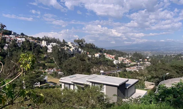 Venta de Terrenos Dentro de Urb Privada, Cumbayá Calle Los Conquistadores. $170 m² — imagen 2