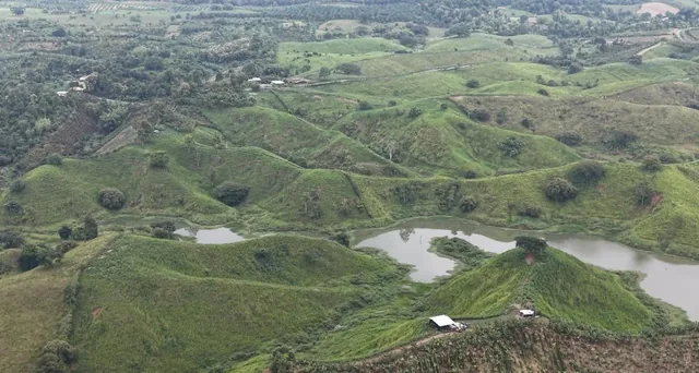 Terreno en Manabí, El Carmen Parroquia Santa Maria. La Bramadora Hacienda Bombom. Manabí — imagen 4