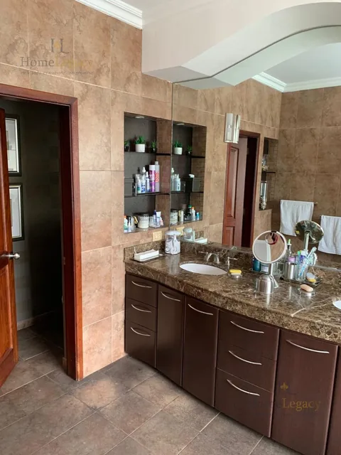 Venta de Casa Esquinera con Piscina en Km 4 Vía Samborondón Am, Guayas — imagen 3