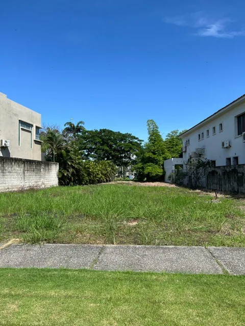 Vista Al Parque - Terreno Medianero en Venta - Km 8 Samborondon, Guayas — imagen 2