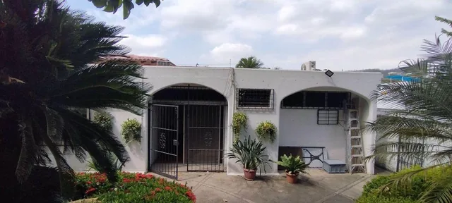 Venta de Casa en Los Ceibos en Calle Primera A. Blum, Guayas — imagen 4