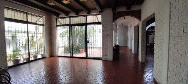 Venta de Casa en Los Ceibos en Calle Primera A. Blum, Guayas — imagen 2