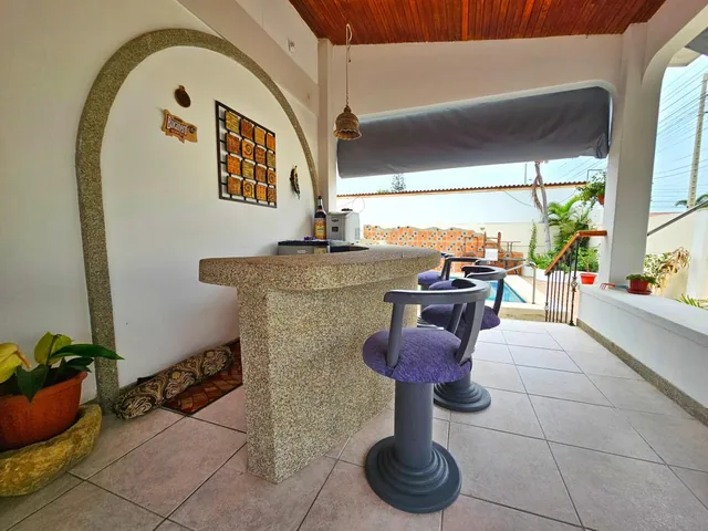 Vendo Hermosa Casa Esquinera Muy Amplia con Piscina y Suites en Chipipe — imagen 2
