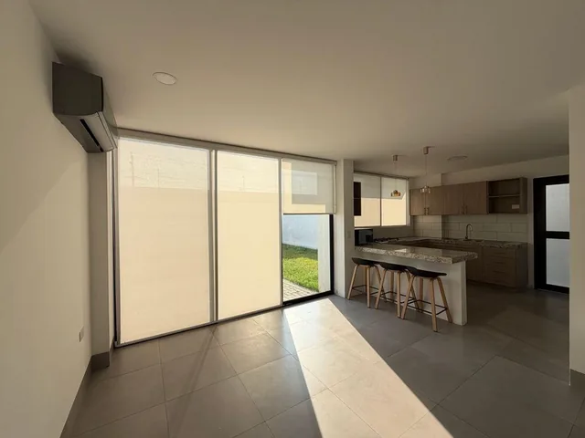 En Venta Casa de Estreno en Costa de Samborondon Etapa Costa Azul. Libia T. Guayas — imagen 4