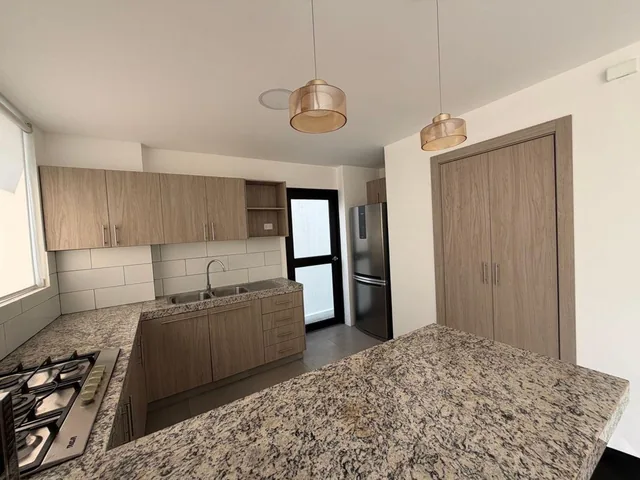 En Venta Casa de Estreno en Costa de Samborondon Etapa Costa Azul. Libia T. Guayas — imagen 2