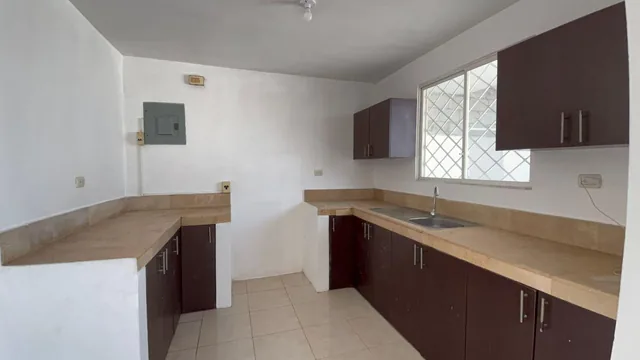 Casa Esquinera Urbanizaciòn Málaga II (Gim - W), Guayas — imagen 4