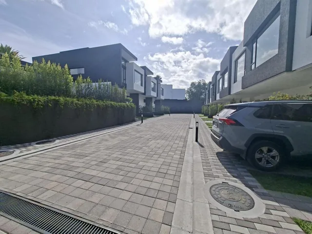 A Estrenar Vendo Moderna Casa en Urbanización Cerrada — imagen 4