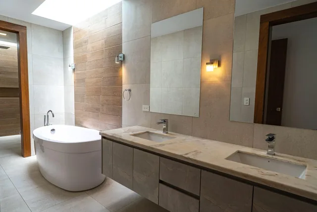 Casa con 5 Habitaciones en Venta en Cumbayá, 588 m² — imagen 2