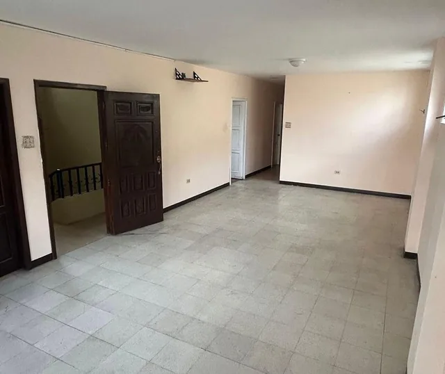 Casa Rentera Dos Departamentos Independientes con Losa Para 3er Piso Alborada 6ta Etapa Acepta Biess, Guayas — imagen 5