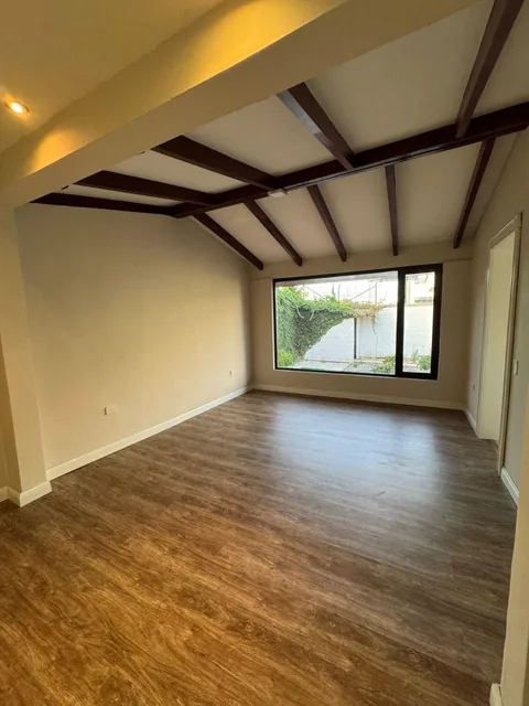 Cumbayá 2 Propiedades Para Inversión 1.047,20 m² y 626 m² Av Guayasamín Para Showroom, Locales — imagen 4