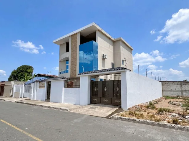 Se Vende Casa Familiar Sector Urseza II en Machala, El Oro — imagen 4