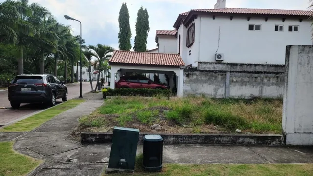 Terreno Esquinero en Venta en Urb. Pedralbes, Vía a La Costa, Guayas — imagen 5