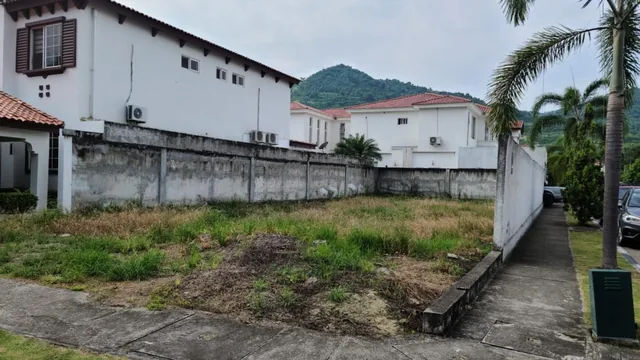 Terreno Esquinero en Venta en Urb. Pedralbes, Vía a La Costa, Guayas — imagen 4