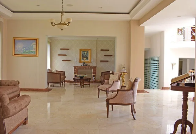 Venta de Casa Amplia con Piscina, en Cumbaya La Primavera — imagen 3