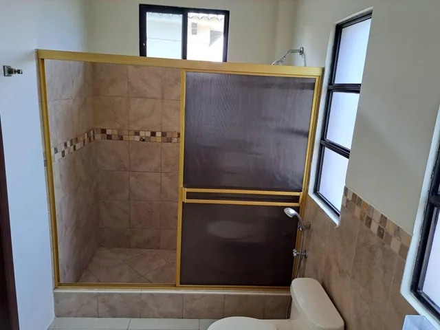 Bosques de La Costa, Venta o Renta de Linda Casa 4 Dorm. con Aires y Cortinas, Guayas — imagen 2