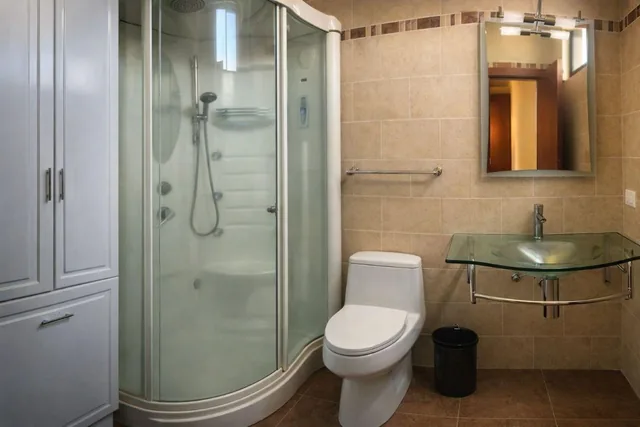 En Venta Amplia Casa con 5 Dorm. Dentro de Urb Residencial Valle de Los Chillos — imagen 5