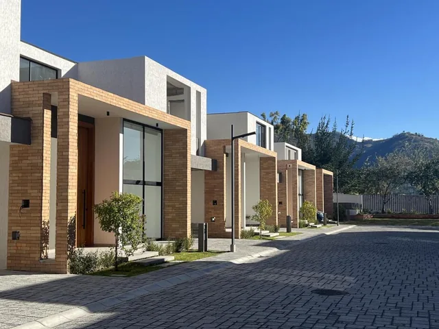 Excelente Casa por Estrenar Sector Tumbaco — imagen 3