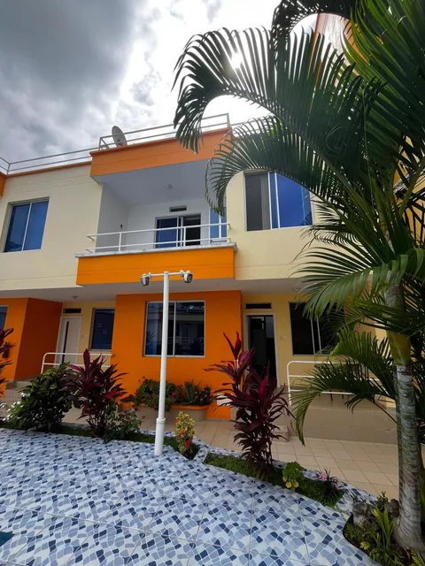 Casa en Venta en Conjunto, Tonsupa, Playa Almendro, Amoblada con Piscina, Diseñado Para 8 Personas — imagen 3