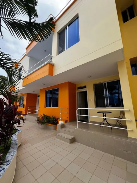 Casa en Venta en Conjunto, Tonsupa, Playa Almendro, Amoblada con Piscina, Diseñado Para 8 Personas — imagen 2