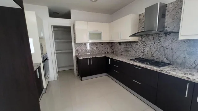 Casa con 4 Habitaciones en Venta, 334 m² Terreno, Los Ceibos - Mae. Recalde, Guayas — imagen 2