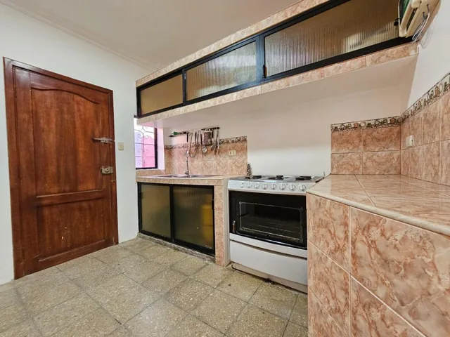 Vendo Espectacular Casa Muy Amplia con Suites y Piscina en Puerta del Sol 1 — imagen 5