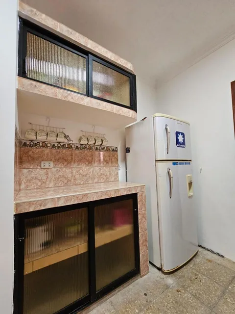 Vendo Espectacular Casa Muy Amplia con Suites y Piscina en Puerta del Sol 1 — imagen 4