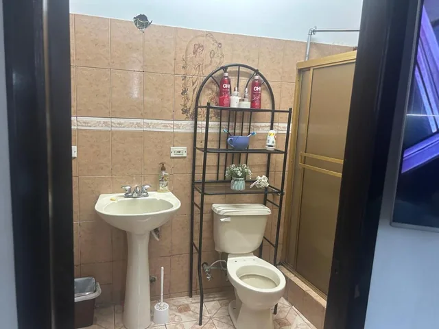 Casa de Venta en El Centro de La Ciudad con Uso de Suelo, Guayas — imagen 4