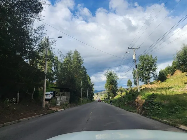 En Tarqui Terreno Plano en Venta con Frente a La Vía, Azuay — imagen 2