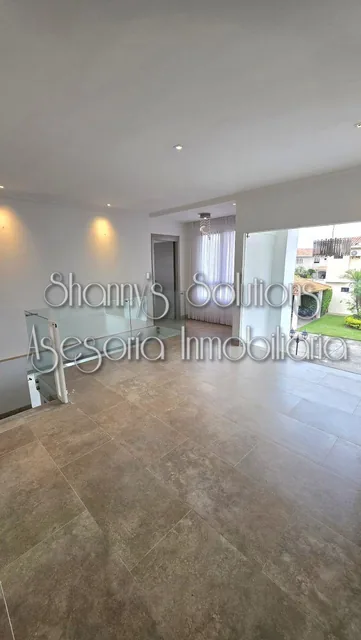 Samborondon Km 10. - Venta Casa con 4 Hab, Piscina, Patio, Balcones y Garajes, Guayas — imagen 5