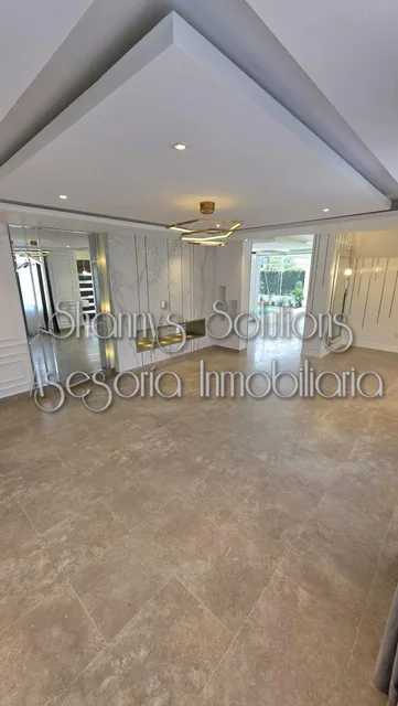 Samborondon Km 10. - Venta Casa con 4 Hab, Piscina, Patio, Balcones y Garajes, Guayas — imagen 4