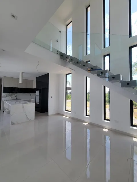 En Venta Lujosa y Moderna Casa de Estreno en Isla Celeste Babor, Samborondon, Guayas — imagen 5