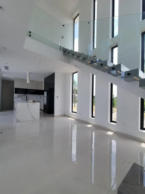 En Venta Lujosa y Moderna Casa de Estreno en Isla Celeste Babor, Samborondon, Guayas — imagen 4
