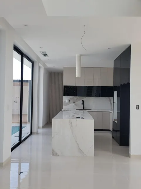 En Venta Lujosa y Moderna Casa de Estreno en Isla Celeste Babor, Samborondon, Guayas — imagen 3