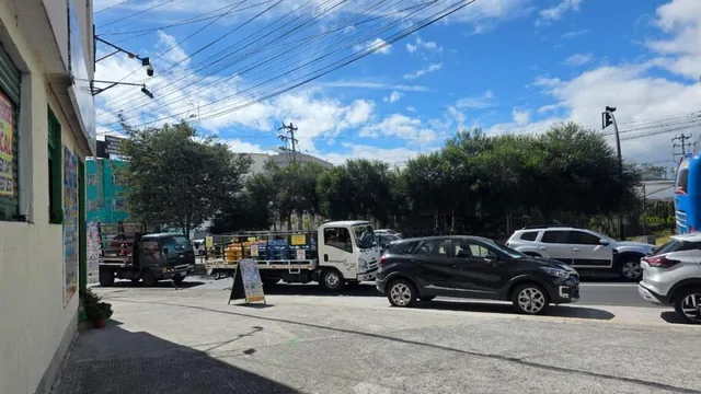 En Venta Local Comercial de 72 m² en Vía de Alto Tráfico - $86000 - Sector Quitumbe — imagen 2