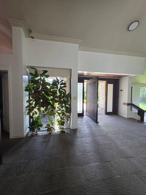 Linda Casa de Venta Una Planta con Niveles en Cumbaya — imagen 2