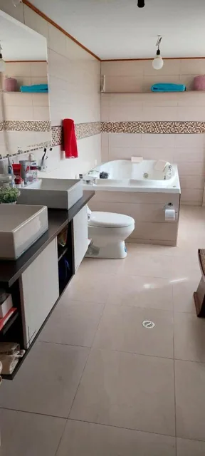 Casa Independiente con 4 Habitaciones en Venta en Puembo, 2509 m² Terreno — imagen 5